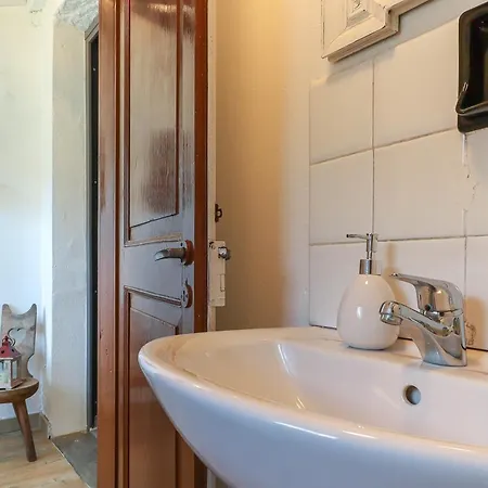Bnbook Ca Du Val Apartment Falmenta